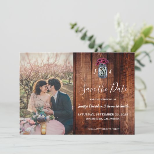 素朴な木製モノグラム写真 保存日付 招待状 (スタンド正面)