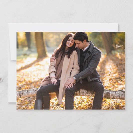 素朴な森の小道のストリングライトの写真 ウェディング セーブザデート (裏面)