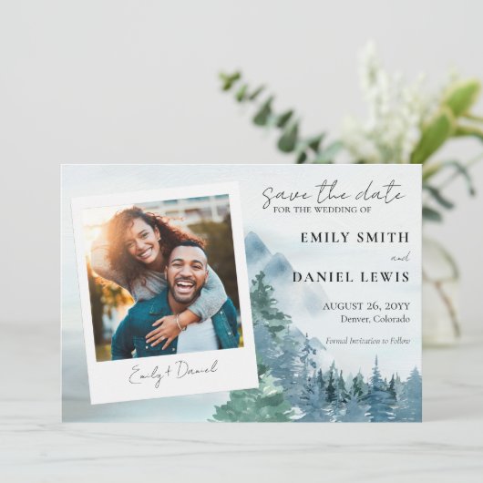 素朴な水彩画の木々と山々、ほこりっぽい青 セーブザデート (スタンド正面)