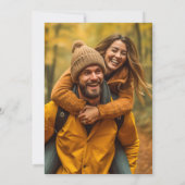 素朴な水彩画の秋の山のウェディングフォト セーブザデート (裏面)