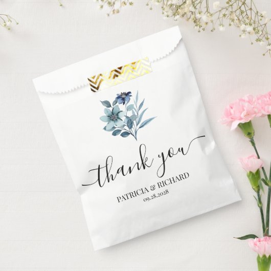 素朴な水彩画の青い花束のイラスト フェイバーバッグ (封をした状態)