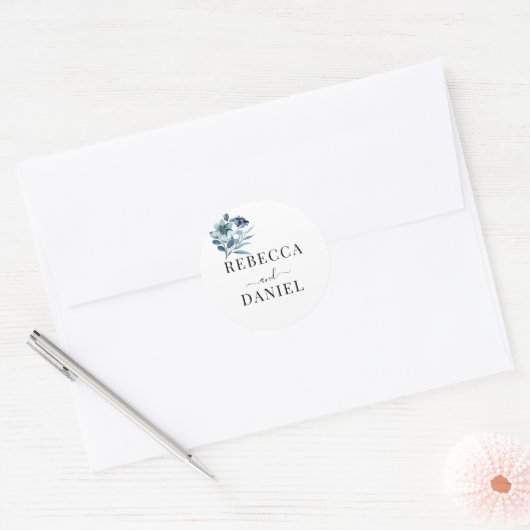 素朴な水彩画風イラスト ブルーの花束 ラウンドシール (封筒)