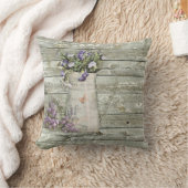 素朴な水漆喰を塗られた木製の農家のラベンダー クッション (ブランケット)