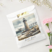 素朴な沿岸の灯台がある海岸のビーチウェディング フェイバーバッグ (封をした状態)