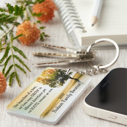 素朴な湖畔の木の家族会の記念品 キーホルダー (正面右)