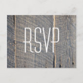 素朴な灰色の納屋の木材カントリーウェディングRSVP インビテーションポストカード (正面)