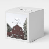 素朴な田舎結婚式の赤い結婚納屋 フェイバーボックス (正面サイド)