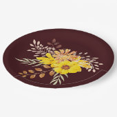 素朴な秋のウェディングスタイルの黄色のワイルドローズとバーガンディ ペーパープレート (アングル)