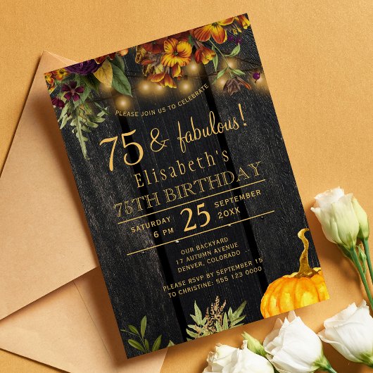 素朴な秋の花の木の板 75年の誕生日おめでとう 招待状