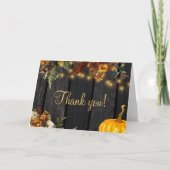 素朴な秋の落ち葉と花のゴールドスクリプトの納屋の木 サンキューカード (正面)