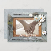 素朴な納屋のデイジー国の結婚式の日付を保存 案内ポストカード (正面/裏面)