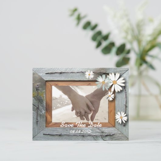 素朴な納屋のデイジー国の結婚式の日付を保存 案内ポストカード (スタンド正面)