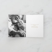 素朴な納屋の木のストリングライトとグリーン植物の写真 サンキューカード (内部)