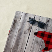 素朴な納屋の木クリスマス赤いバッファローのプレイドベア ビーチタオル (インサイチュ)