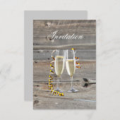 素朴な納屋の木材 シャンパン ウエスタン カントリー ウェディング 招待状 (正面/裏面)