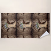 素朴な納屋の木材 ワイルドフラワー ウエスタンスターカウガール ビーチタオル (正面)