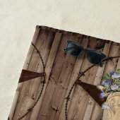 素朴な納屋の木材 ワイルドフラワー ウエスタンスターカウガール ビーチタオル (インサイチュ)