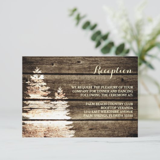 素朴な納屋の木製の松の木の冬の受付カード エンクロージャーカード (スタンド正面)