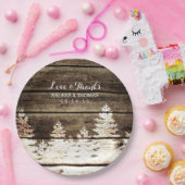 素朴な納屋の木製の松の木の冬の結婚式のプレート ペーパープレート (パーティー)