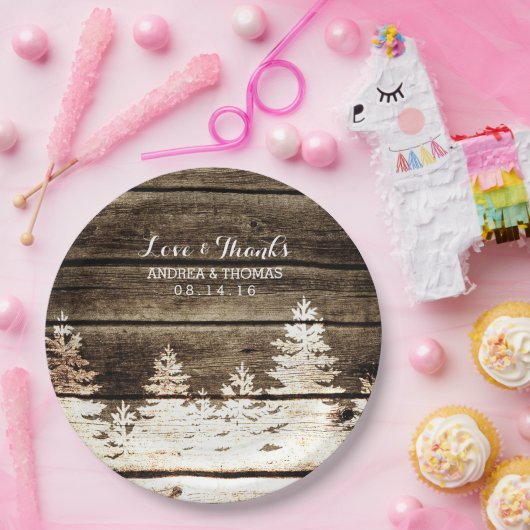 素朴な納屋の木製の松の木の冬の結婚式のプレート ペーパープレート (パーティー)
