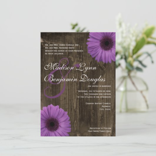 素朴な納屋の木製の紫色のデイジーの結婚式招待状 招待状 (スタンド正面)
