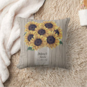 素朴な納屋の結婚式の木製のメーソンジャーのヒマワリ クッション (ブランケット)