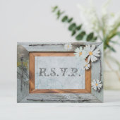 素朴な納屋のRSVPを結婚する木製のデイジーの国 出欠カード (スタンド正面)