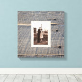 素朴な結婚灰色の納屋の木材の田舎結婚式 キャンバスプリント (インサイチュ (ウッドフロア))