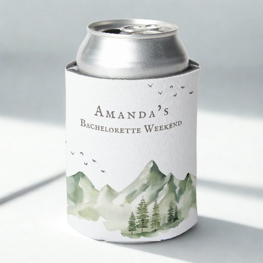 素朴な緑の山々を背景にした花嫁の週末 缶クーラー