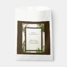 素朴な緑の木の枠結婚の