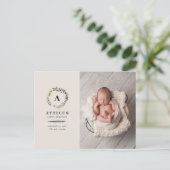 素朴な群葉のリースの写真の誕生の発表 案内ポストカード (スタンド正面)