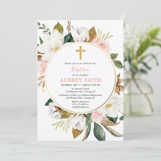 素朴な花のリースの赤面のピンクの白い女の子の洗礼 招待状 (スタンド正面)