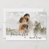 素朴な茶色の木製ライトが手書きの4枚の写真を飾る結婚式 招待状 (正面)