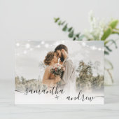 素朴な茶色の木製ライトが手書きの4枚の写真を飾る結婚式 招待状 (スタンド正面)