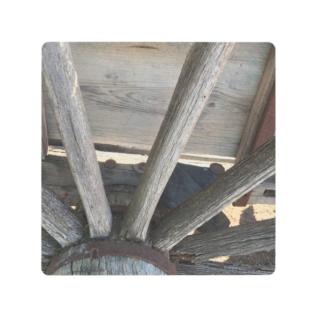 素朴な荷馬車の車輪の金属の芸術 メタルプリント (正面)