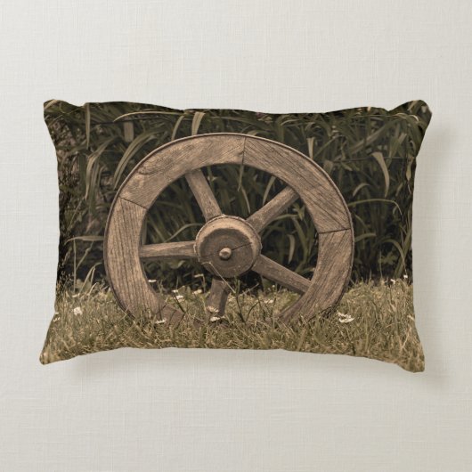 素朴な荷馬車の車輪 アクセントクッション (裏面)