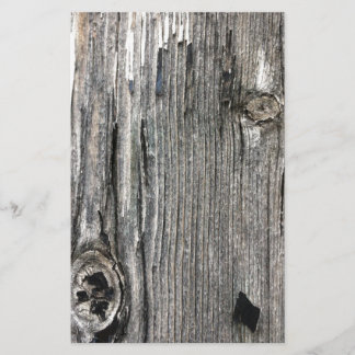 素朴な薮の設定からの老化させた木製の塀の投稿 便箋