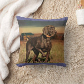 素朴な西欧諸国の農場のラブラドル・レトリーバー犬 クッション (ブランケット)