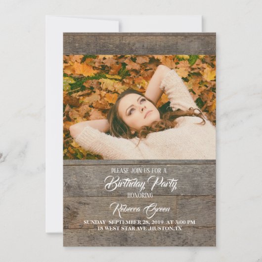 素朴な西部の田舎の納屋の木の誕生日パーティー 招待状 (正面)