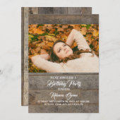 素朴な西部の田舎の納屋の木の誕生日パーティー 招待状 (正面/裏面)