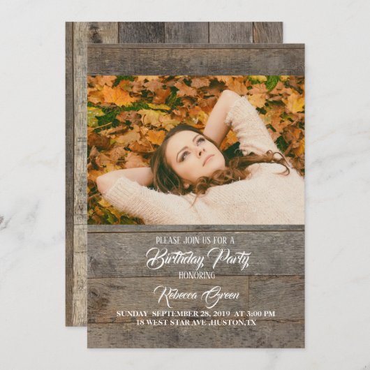 素朴な西部の田舎の納屋の木の誕生日パーティー 招待状 (正面/裏面)