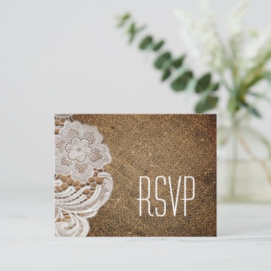 素朴な西部の田舎の結婚式のラップとレース インビテーションポストカード (スタンド正面)