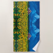 素朴な西部地方の赤い納屋ひまわり畑 ビーチタオル (正面)