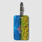 素朴な西部地方の赤い納屋ひまわり畑 ラゲッジタグ (正面縦)