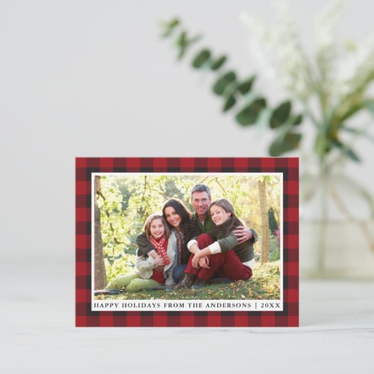 素朴な赤い格子縞の家族写真 楽しいホリデー ポストカード (スタンド正面)