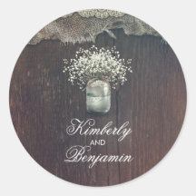 素朴な赤ちゃんの息のメイソンjar納屋の結婚式