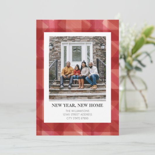 素朴な赤のチェック柄のクリスマス 新しい住所のお知らせ シーズンカード (スタンド正面)