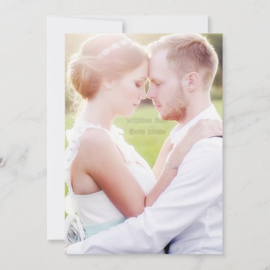 素朴な赤黒のバイソン柄の写真を使ったSave the Date 招待状 (裏面)