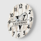 素朴な農場生活のモノグラム ラージ壁時計 (傾斜)