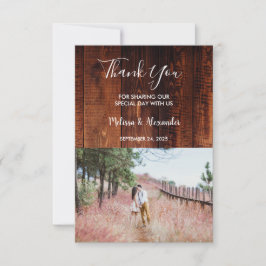 素朴な農村の納屋の木材を使った感謝の気持ちを伝える結婚式の写真 招待状